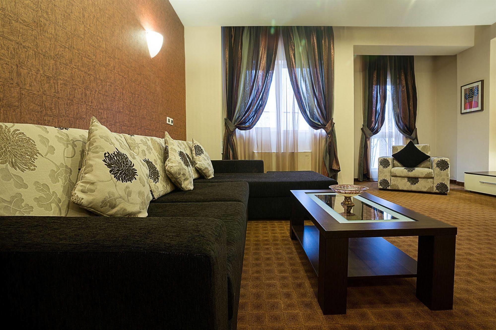 Inter Business Bucharest Hotell Eksteriør bilde