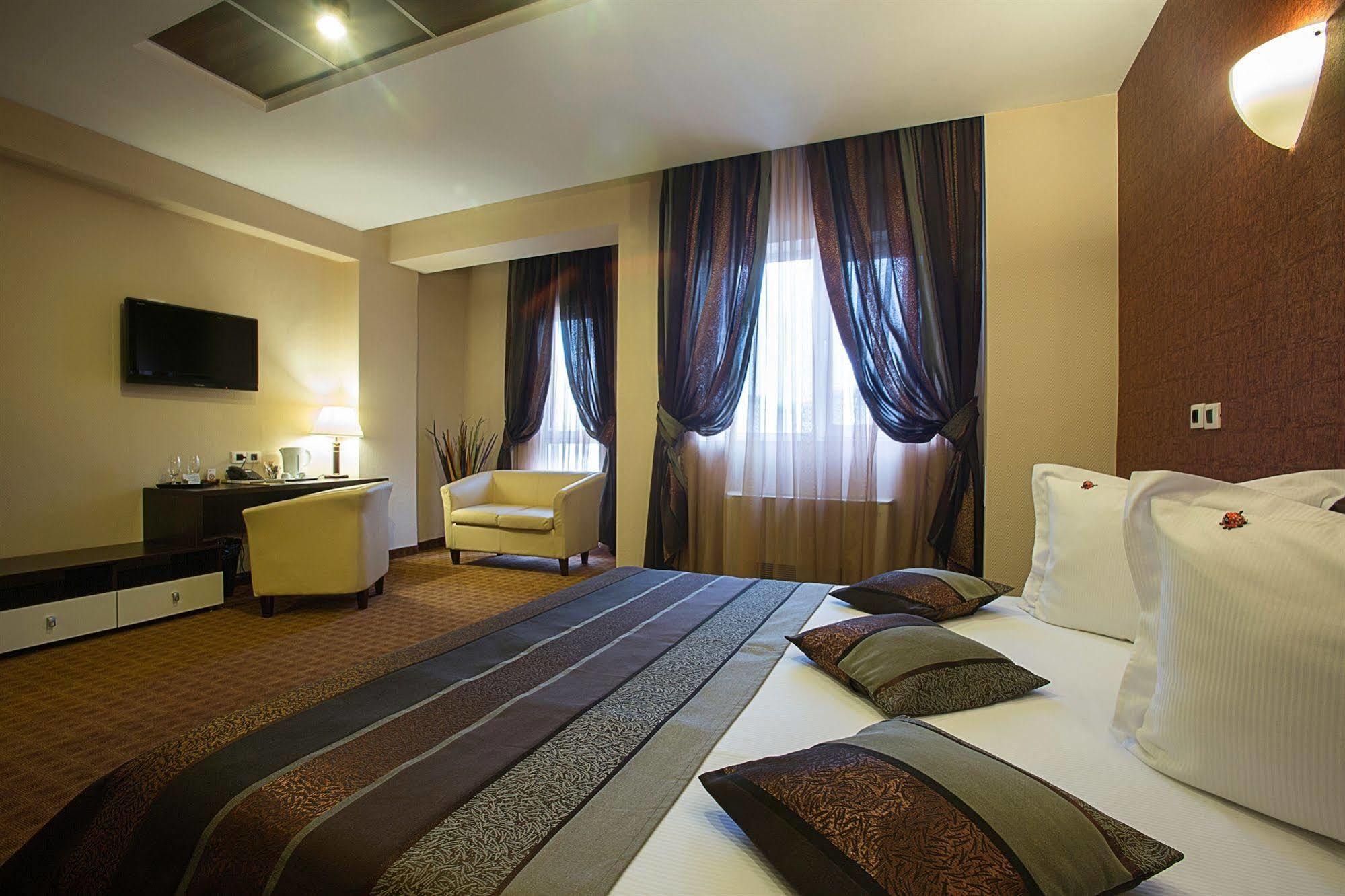 Inter Business Bucharest Hotell Eksteriør bilde