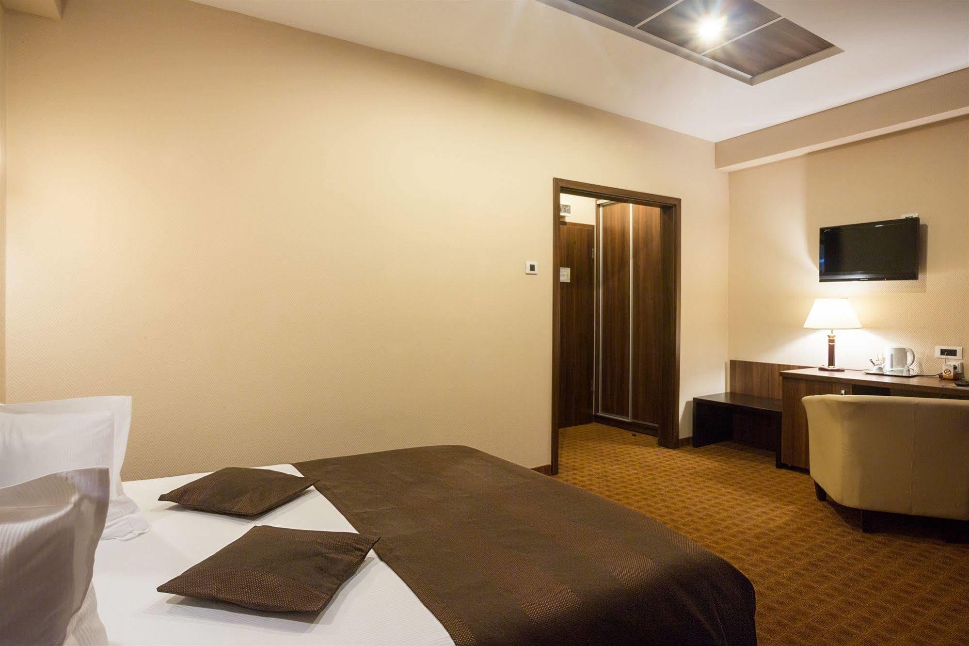 Inter Business Bucharest Hotell Eksteriør bilde