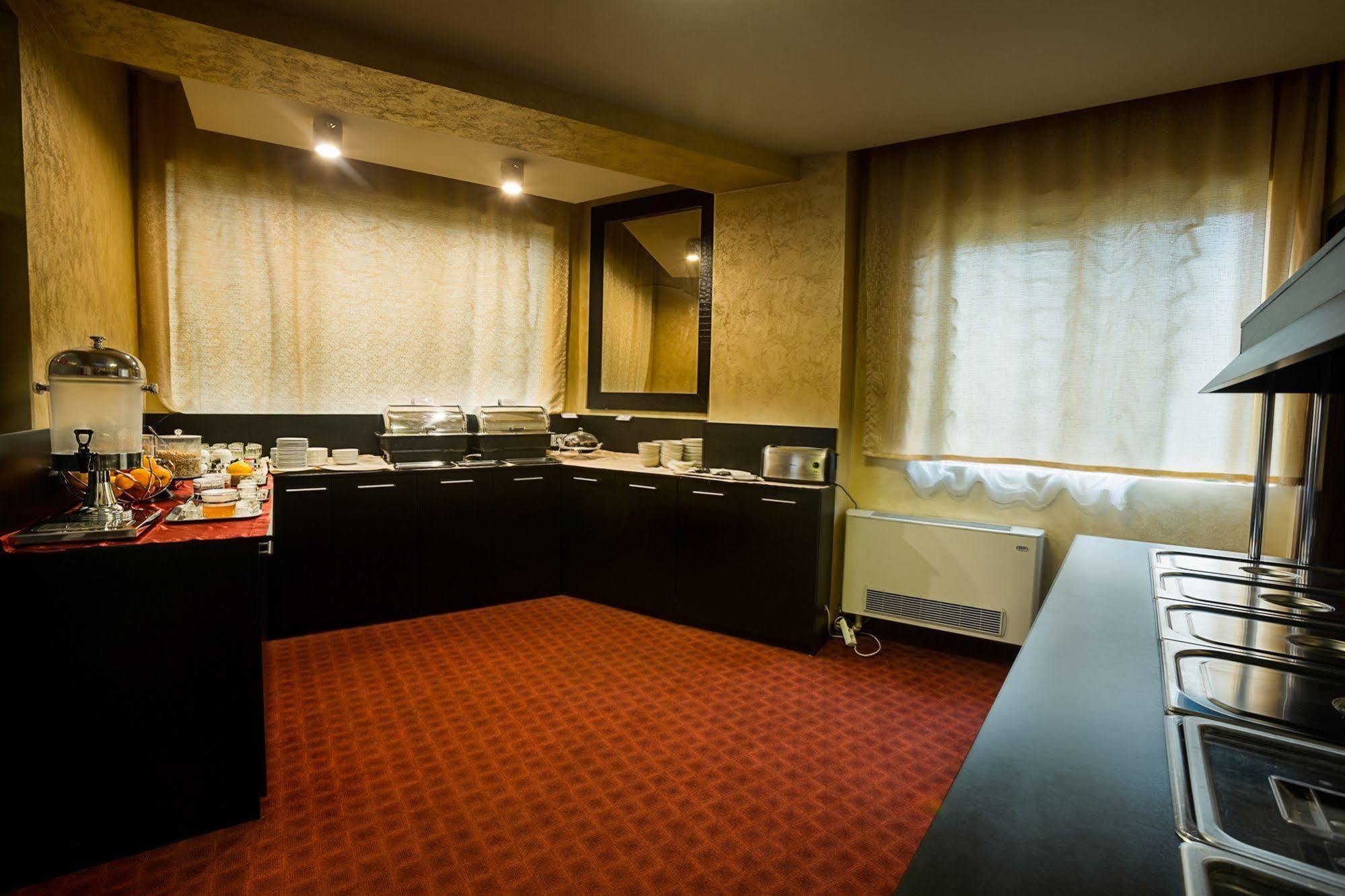 Inter Business Bucharest Hotell Eksteriør bilde